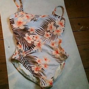 Women's swimming. Suit